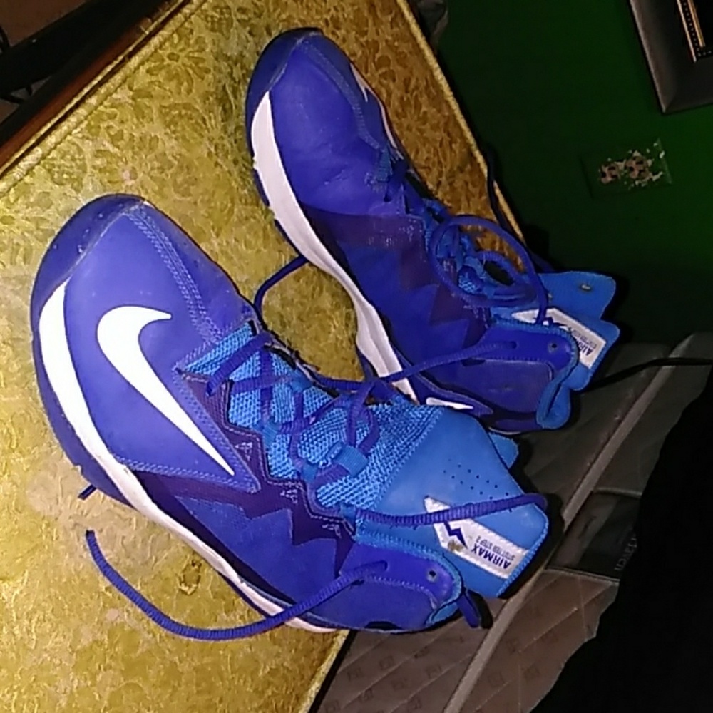 Basketball shoes or cashual if you prefer.